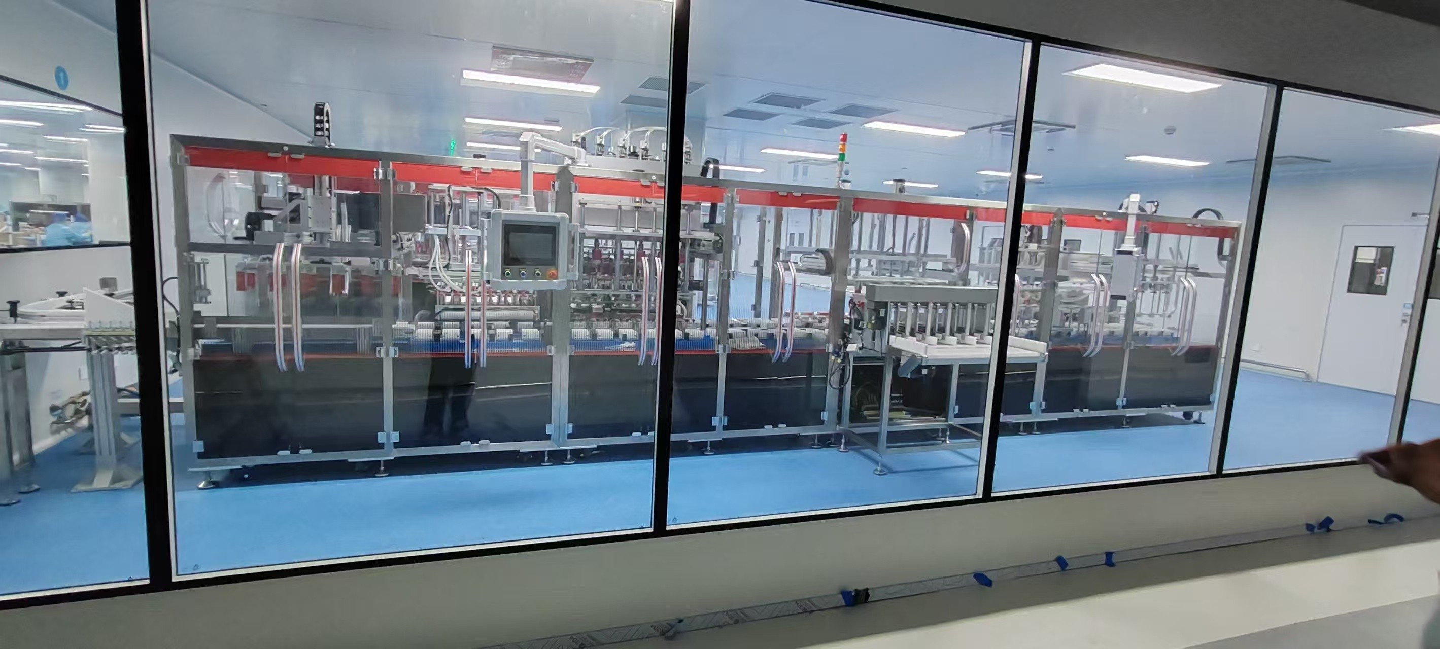 和力泰循環(huán)式水乳灌裝生產(chǎn)線(xiàn)